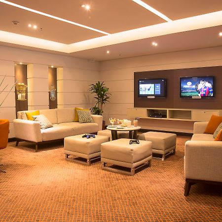 Hotel Dann Carlton בוגוטה מראה חיצוני תמונה The lounge at the airport