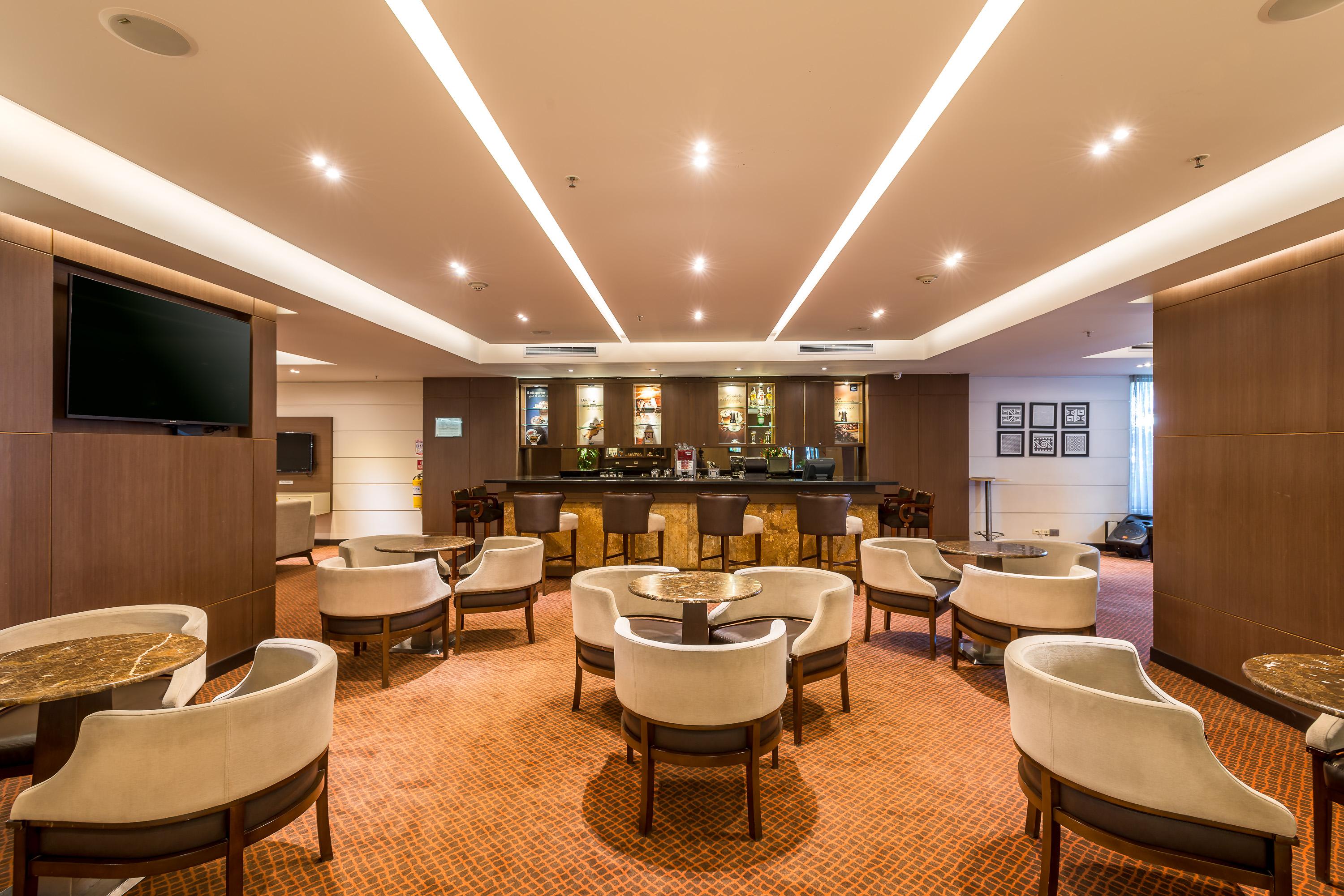 Hotel Dann Carlton בוגוטה מראה חיצוני תמונה The Royal Orchid Lounge at Suvarnabhumi Airport