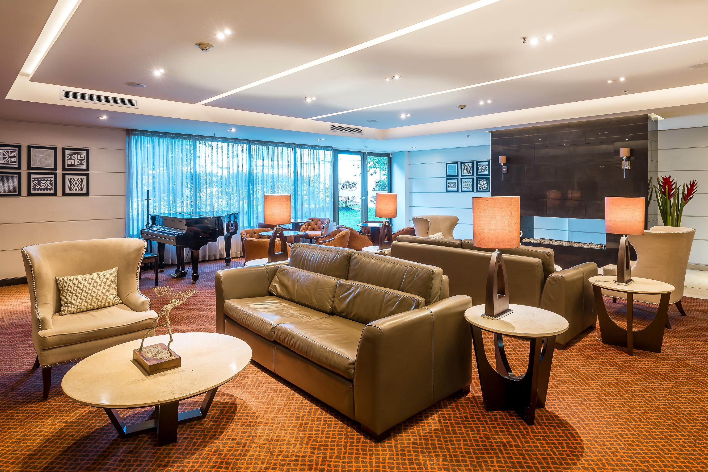 Hotel Dann Carlton בוגוטה מראה חיצוני תמונה The Royal Orchid Lounge at Suvarnabhumi Airport