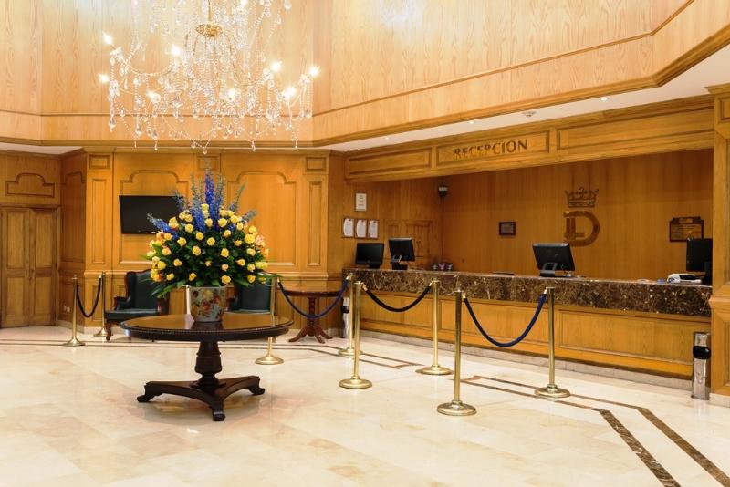 Hotel Dann Carlton בוגוטה מראה פנימי תמונה Reception desk at the Royal Garden Hotel
